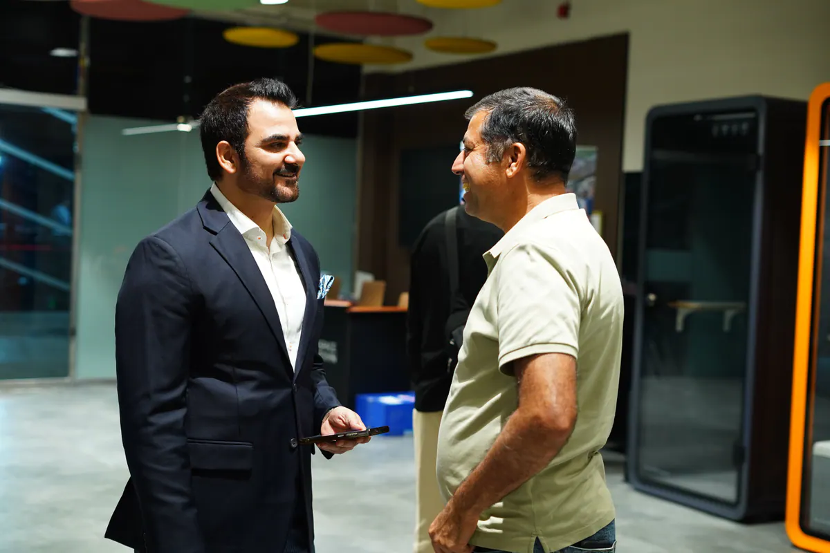 Two Global Syndicate members building rapport through conversation